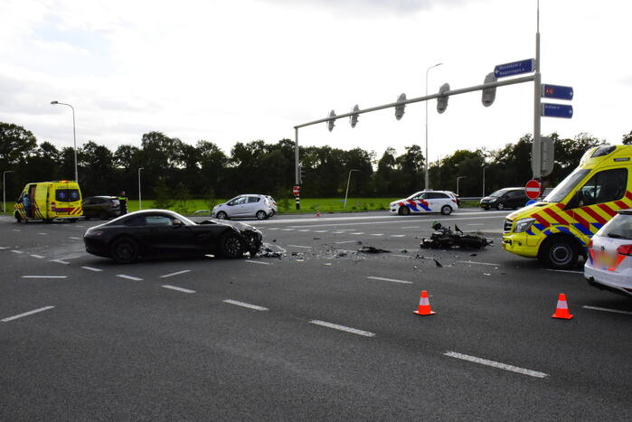 Motorrijder ernstig gewond bij botsing met auto