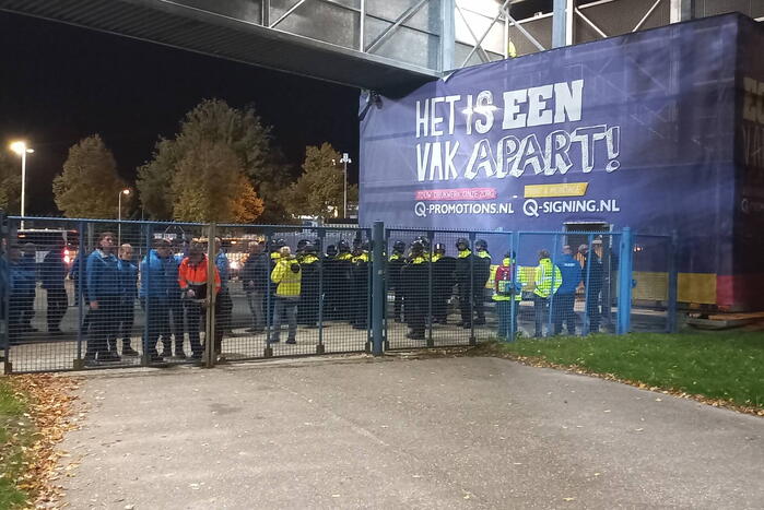 Mobiele eenheid groot ingezet bij voetbalwedstrijd