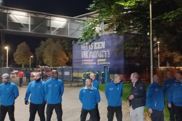 Mobiele eenheid groot ingezet bij voetbalwedstrijd