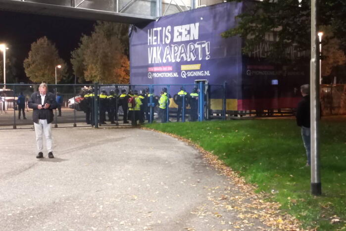 Mobiele eenheid groot ingezet bij voetbalwedstrijd