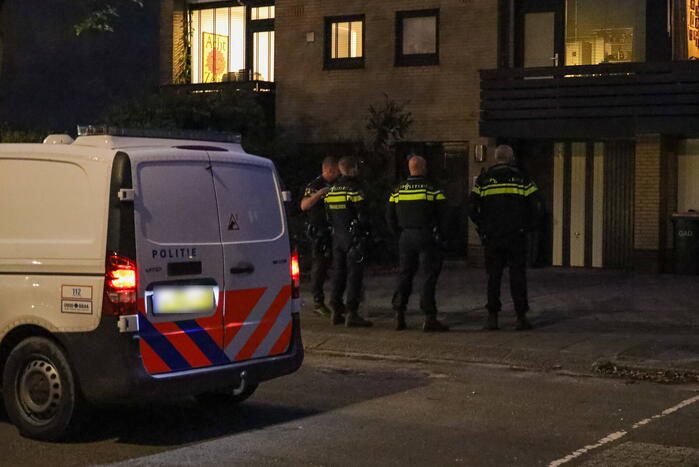 Jongeman uit woning gehaald en aangehouden