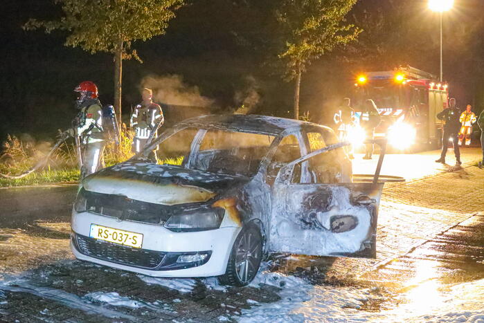 Personenwagen verwoest vanwege brand