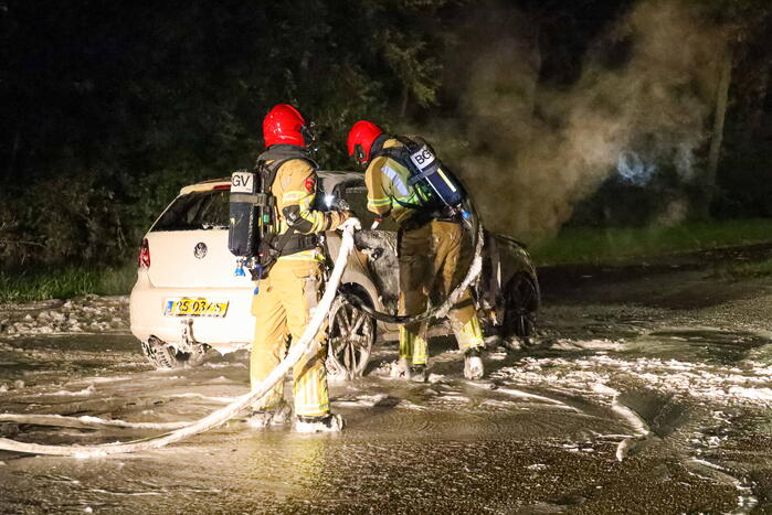 Personenwagen verwoest vanwege brand