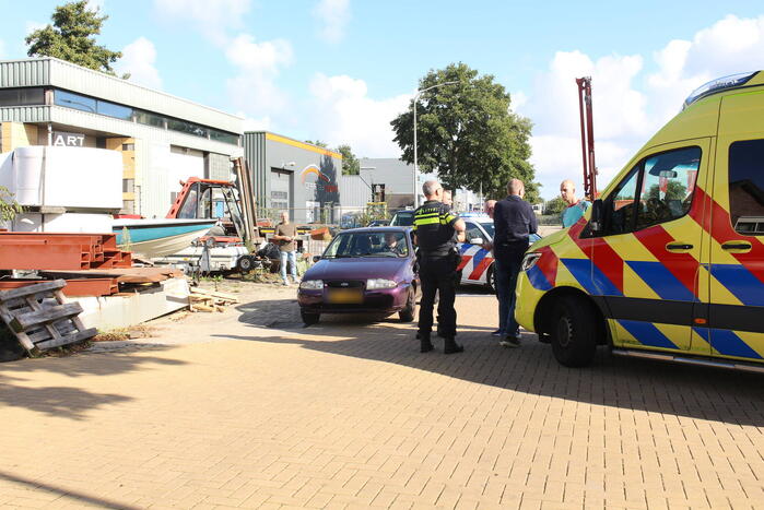 Automobilist onder invloed botst op scooter