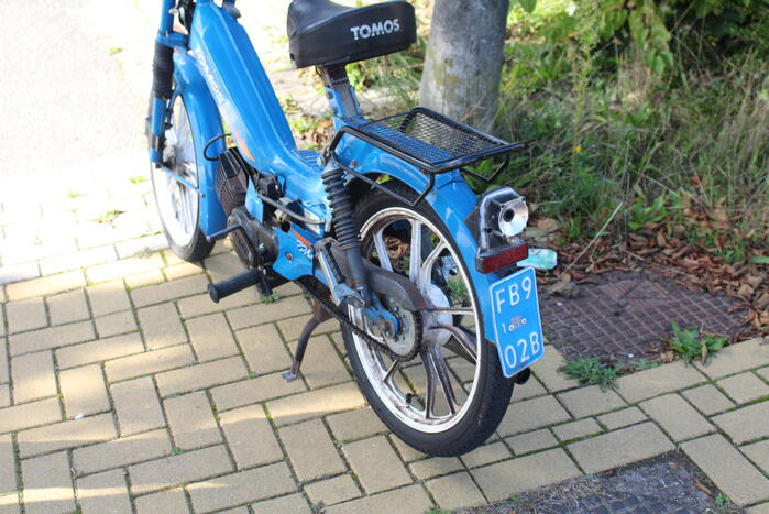 Automobilist onder invloed botst op scooter