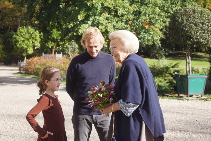 Prinses Beatrix brengt bezoek aan 'Het Oranjepad'