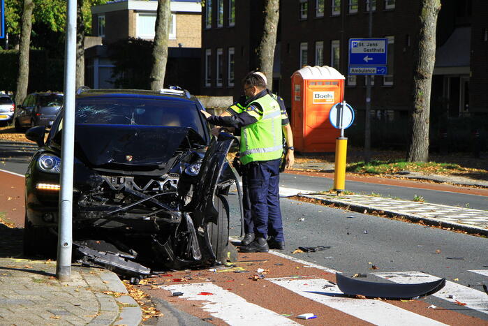 Bestuurder slaat op de vlucht na ongeval