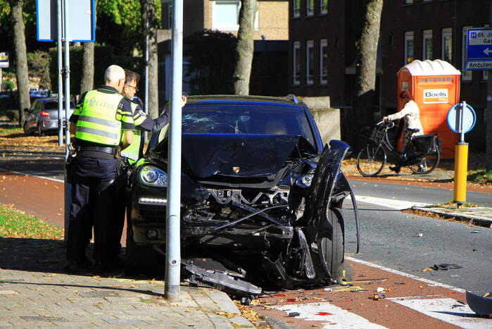 Bestuurder slaat op de vlucht na ongeval
