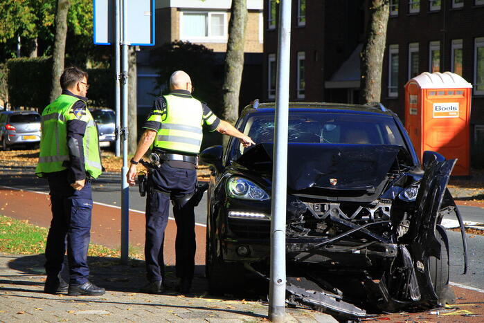 Bestuurder slaat op de vlucht na ongeval