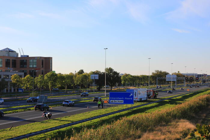 Studiovrachtwagen vat vlam door vastgelopen remmen