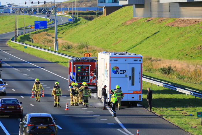 Studiovrachtwagen vat vlam door vastgelopen remmen