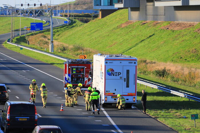 Studiovrachtwagen vat vlam door vastgelopen remmen