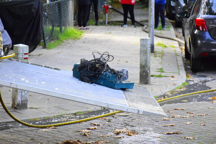 Brand in bakwagen snel geblust