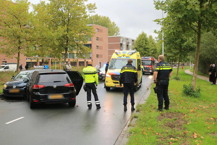 Personenwagen botst frontaal op lesauto