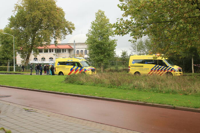 Personenwagen botst frontaal op lesauto