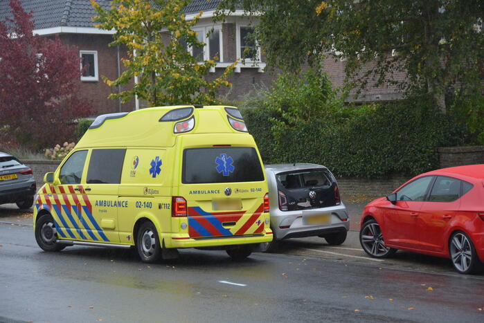 Vrouwelijke bestuurder gewond bij kop-staart botsing