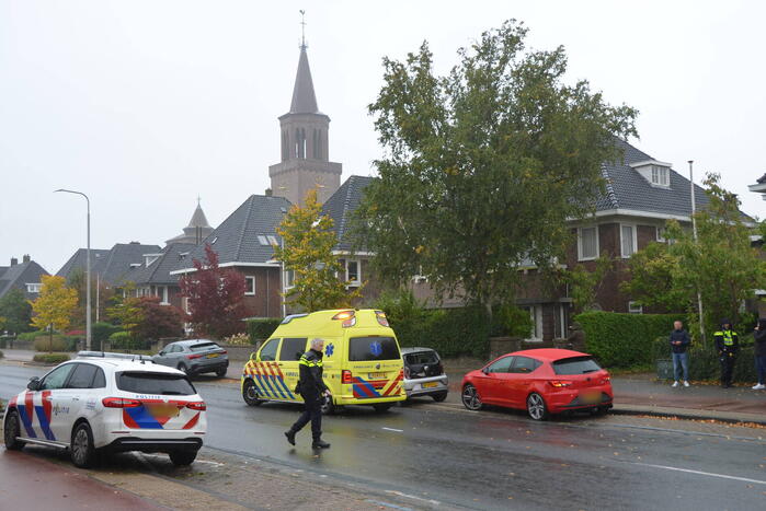 Vrouwelijke bestuurder gewond bij kop-staart botsing