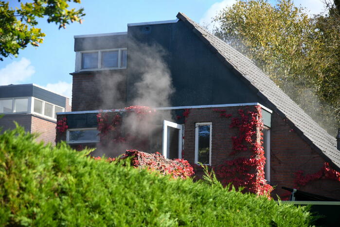 Brand in keuken zorgt voor enorme rookontwikkeling