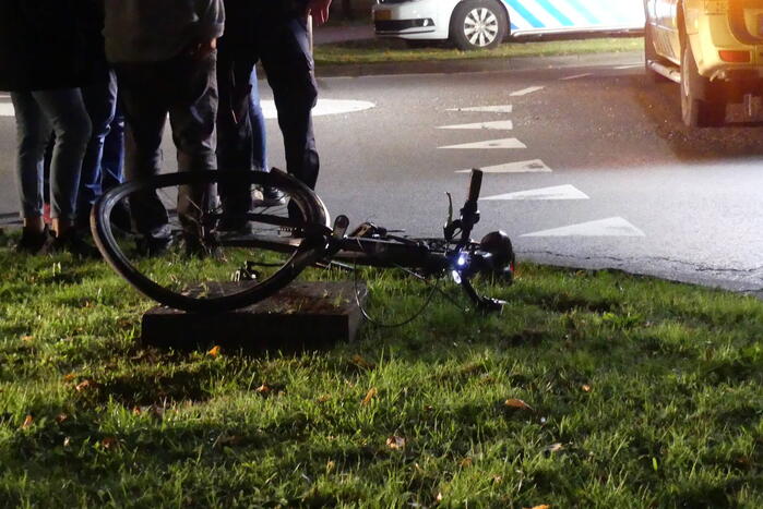 Personenauto rijdt door na ongeval