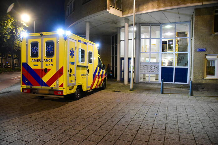 Oude vrouw gewond na woning overval