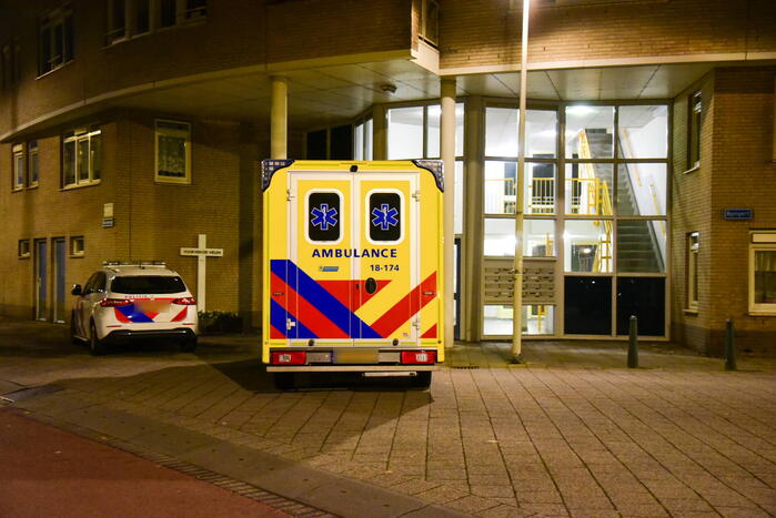 Oude vrouw gewond na woning overval