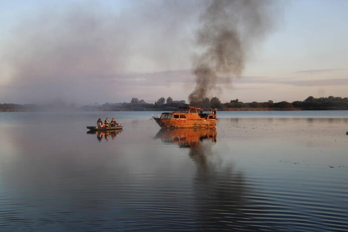 Flinke rookontwikkeling bij brand op plezierboot