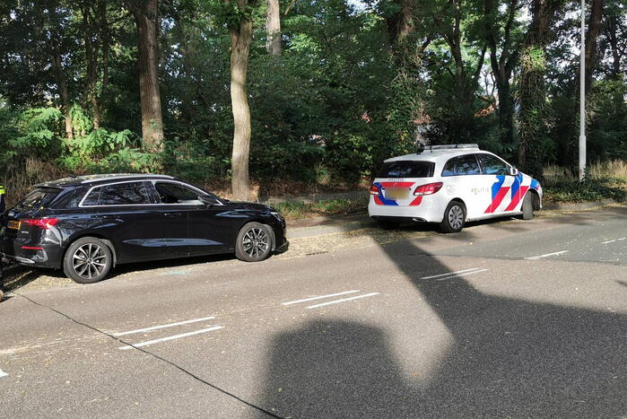 Twee auto's vernield, politie doet onderzoek
