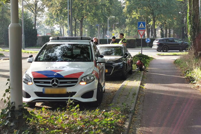 Twee auto's vernield, politie doet onderzoek