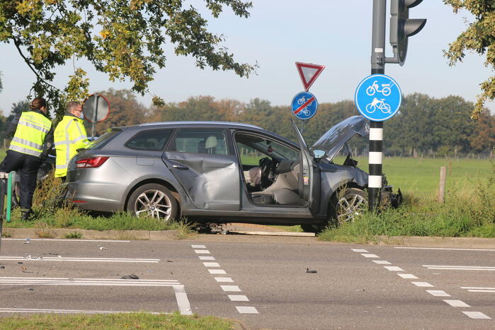 Drie inzittenden slaan op de vlucht bij botsing
