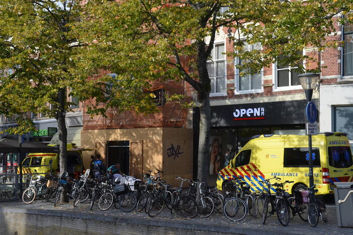 Persoon ernstig gewond na val van hoogte