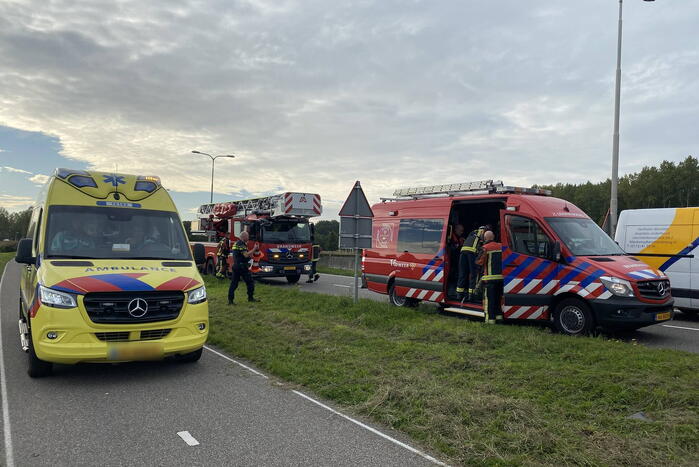 Scootmobiel achtergelaten brandweer zoekt sloot af
