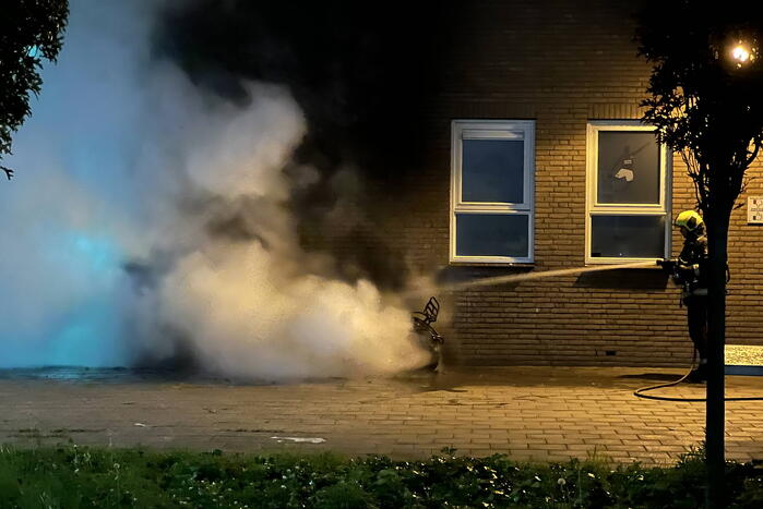 Scooter gaat in vlammen op