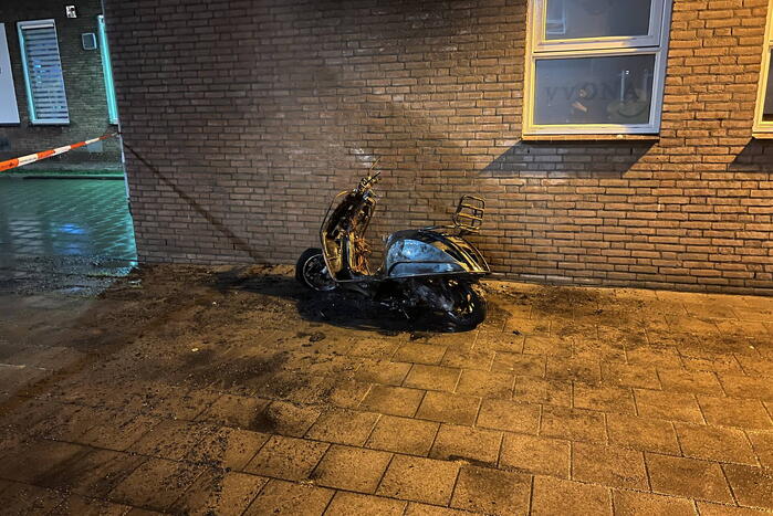 Scooter gaat in vlammen op