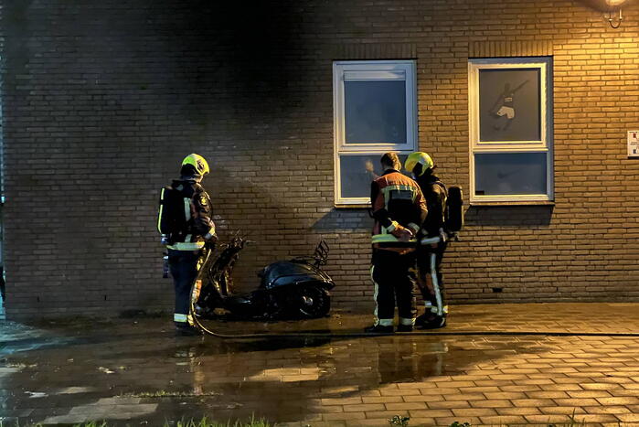 Scooter gaat in vlammen op