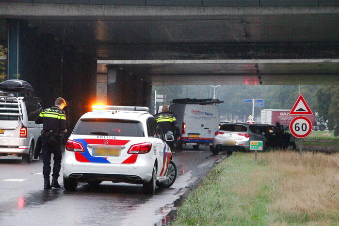 Twee personenwagens beschadigd bij kop-staart ongeval