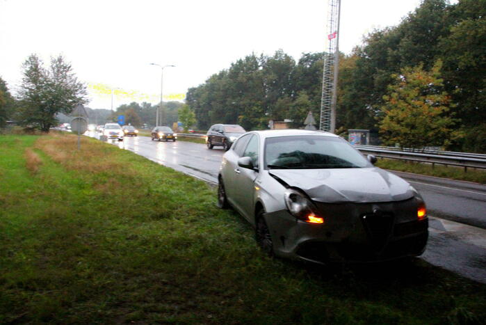 Twee personenwagens beschadigd bij kop-staart ongeval