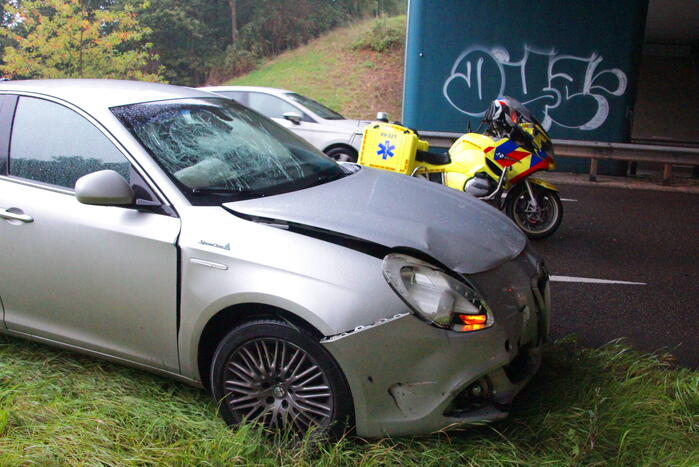 Twee personenwagens beschadigd bij kop-staart ongeval