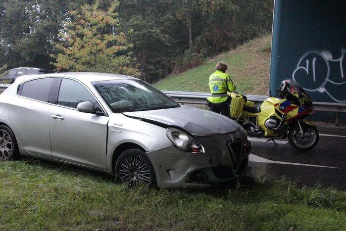 Twee personenwagens beschadigd bij kop-staart ongeval