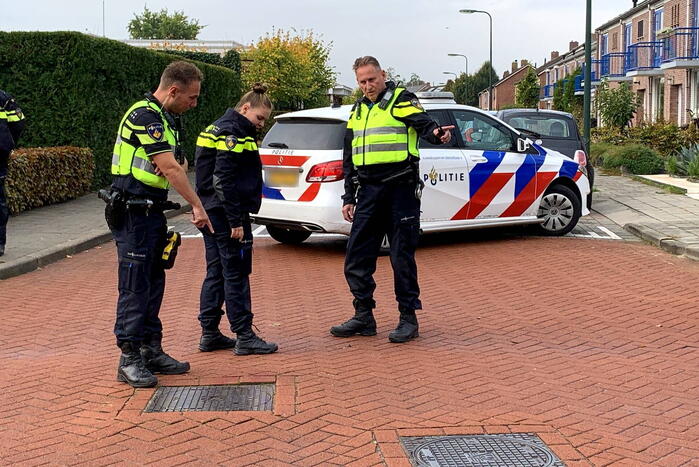 Vrouw op e-bike na botsing met auto