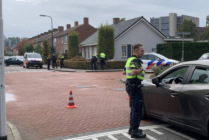 Vrouw op e-bike na botsing met auto