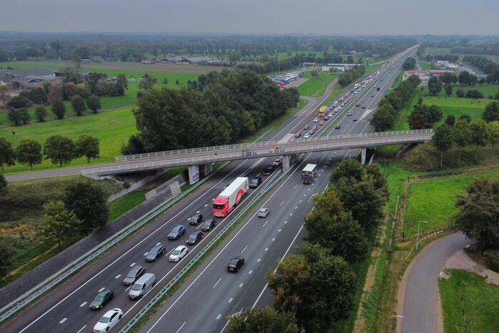 Flinke file vanwege brand in bestelbus