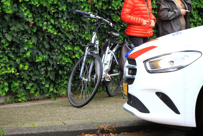 Botsing tussen automobilist en overstekende fietser
