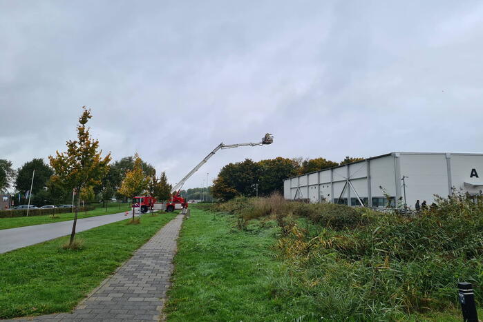 Dak van asielzoekerscentrum stort in
