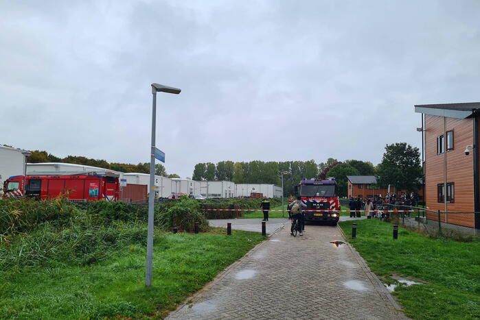 Dak van asielzoekerscentrum stort in