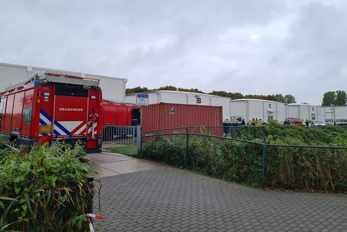 Dak van asielzoekerscentrum stort in