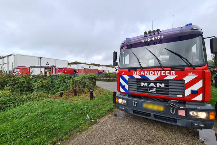 Dak van asielzoekerscentrum stort in