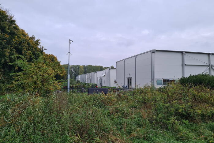 Dak van asielzoekerscentrum stort in