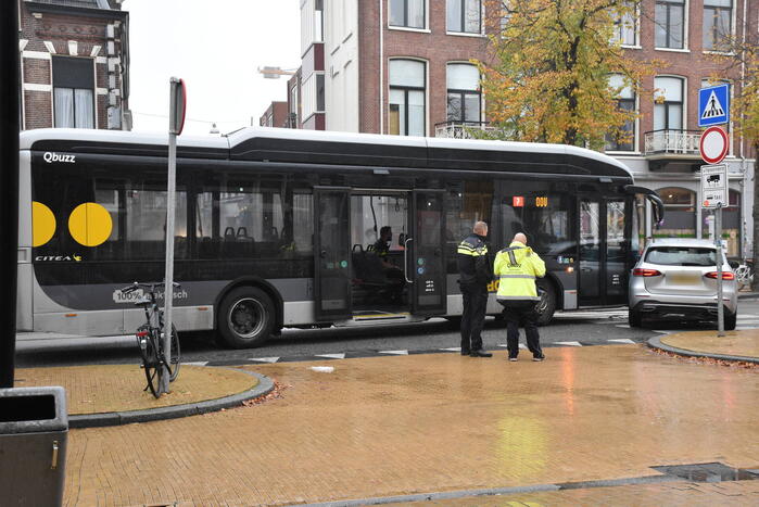 Lijnbus en personenwagen betrokken bij botsing