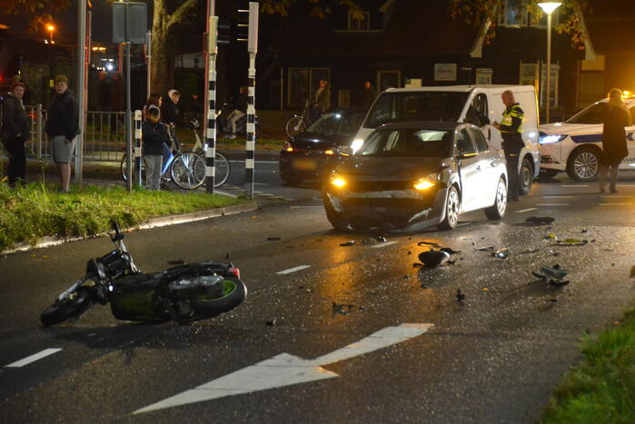 Scooterrijder ernstig gewond na ongeval met auto