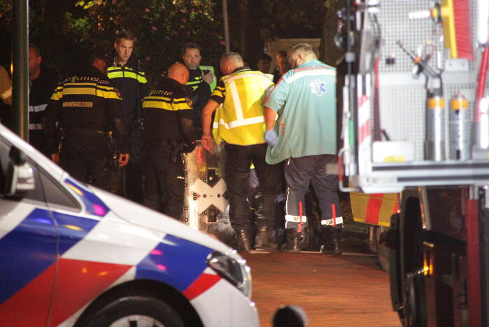Verwarde aangehouden bij flatgebouw